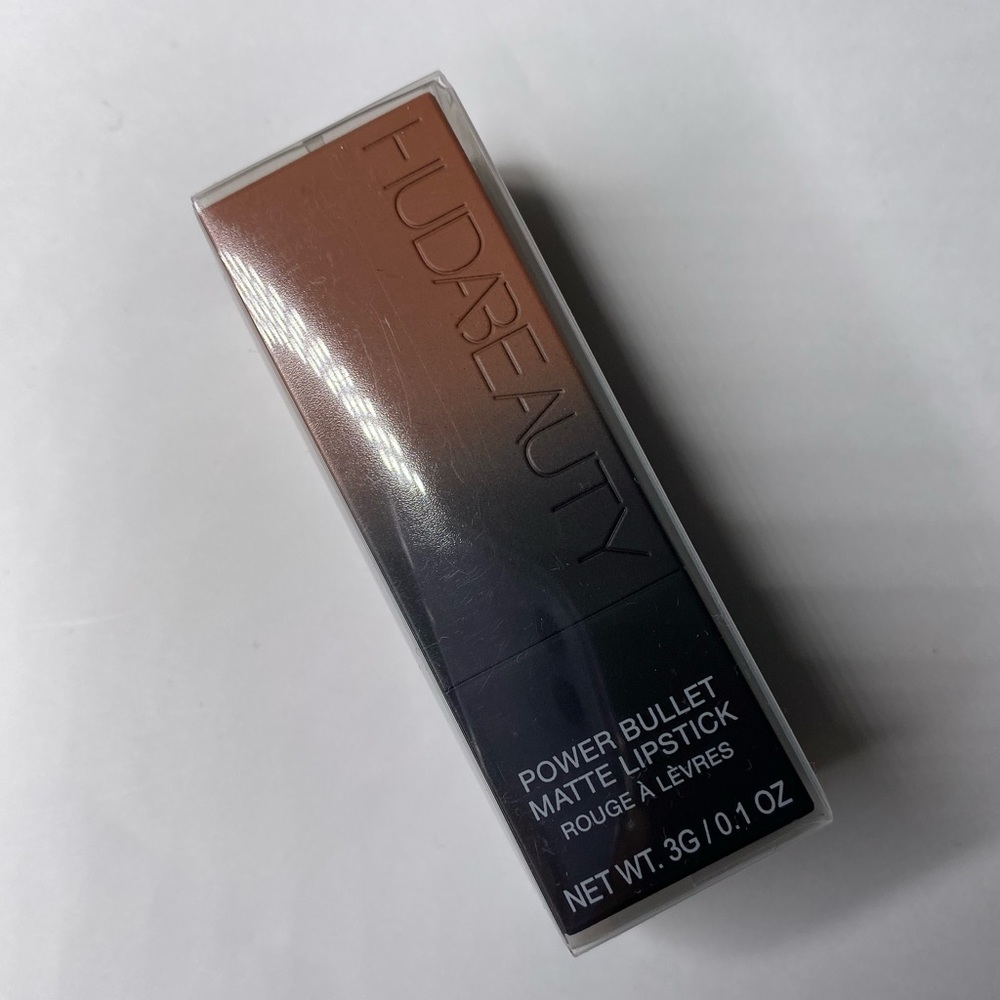Huda Beauty power bullet